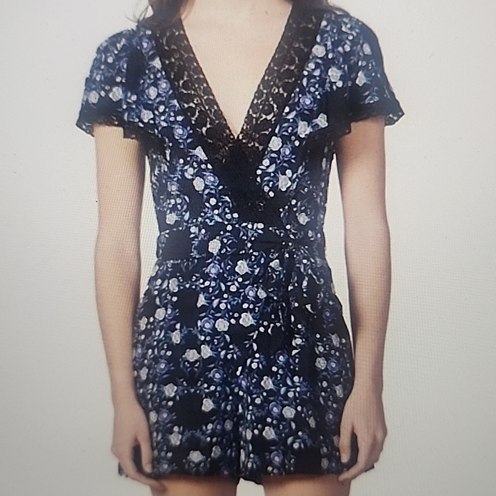 SANDRO LAITH WRAP EFFECT LACE TRIMMED ROMPER SIZE 40